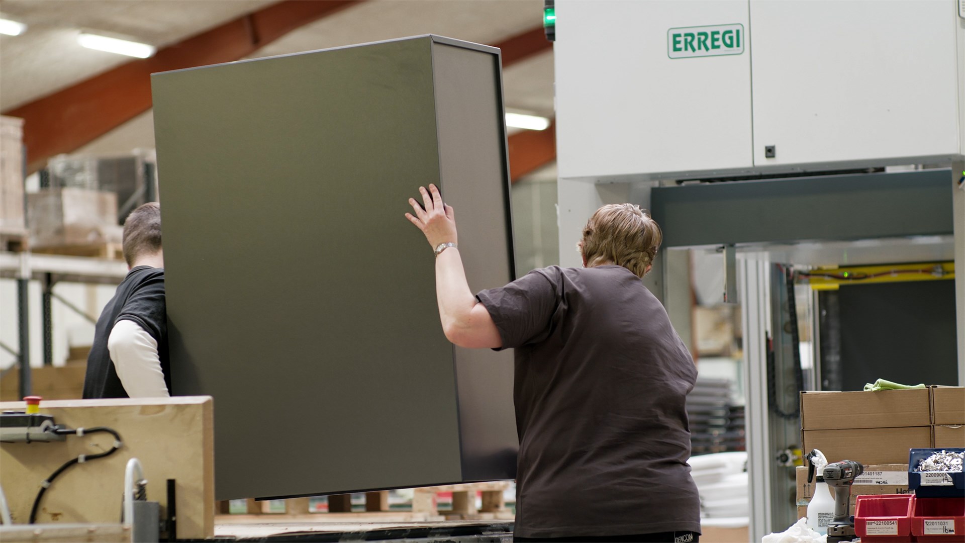 Dencon producerer kontormøbler i nordisk stil og fremstiller stort set alle deres møbler på fabrikken i Skive.